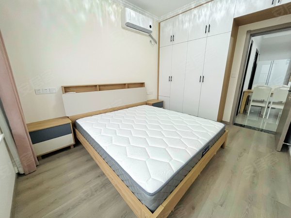 重庆巴南融汇龙湖森镜龙湖森镜 ,精装两房,领包入住,未住过人 ,看房