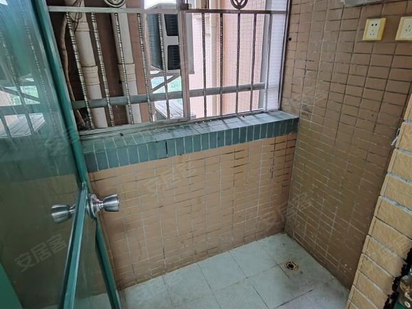 深圳福田华强南嘉汇新城小区有空中花园游泳池,物业管理完善,停车方便