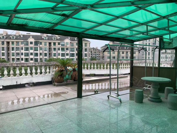 绍兴柯桥柯桥百福园步行街旁百福园1室1厅1卫独门独户带超大露台烧烤