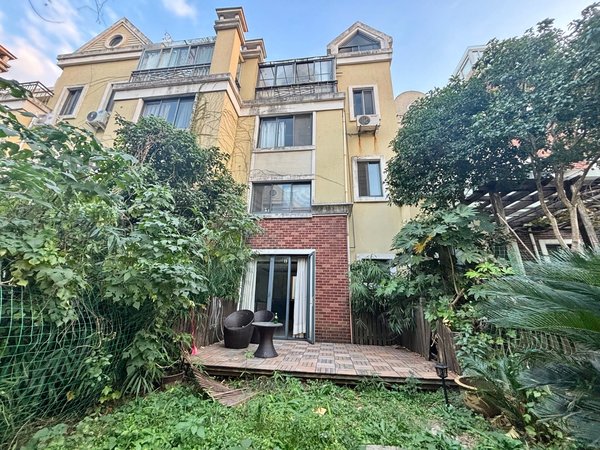 单县剑桥景苑剑桥景园联排别墅,带地下室的特别户型,龙胜广场0距离,有