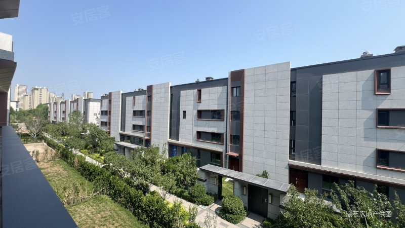 保利红岛湾叠拼别墅,上叠!总价18x万,带院子,地下室车位.