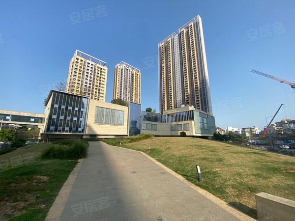 深圳龙岗平湖平湖佳兆业广场佳兆业君汇公馆,精装大四房!