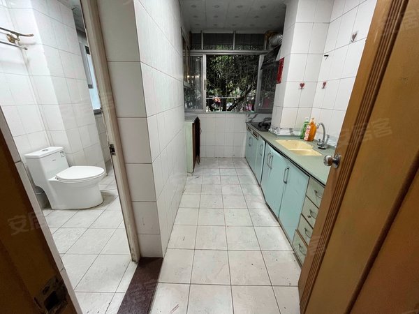 深圳福田华强北华新村直租华强北华新村大两房一厅,可住家办公放货