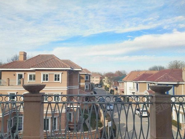 北京朝阳来广营香江花园(别墅)望京的后花园!家私齐全全屋地暖新风!