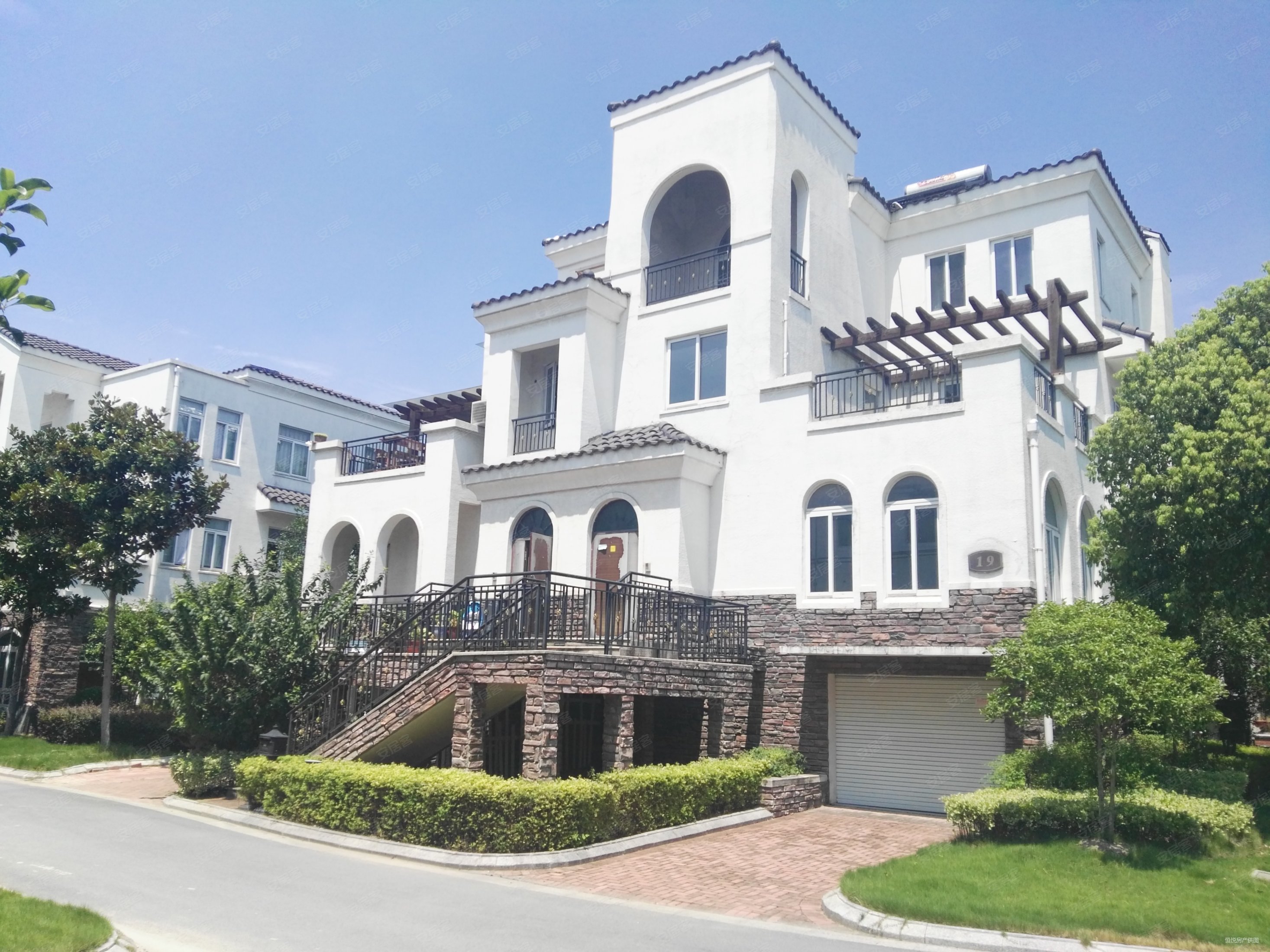 千灯逸墅大双拼全明地下室纯毛坯满2年诚心急售随时看房