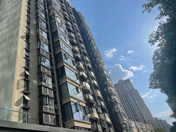 昆明西山前卫营润城第五大道润城第五大道 3室2厅1卫 电梯房 精装修