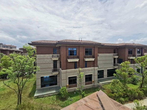 贵阳南明龙洞堡宝能科技城碧桂园天麓一号别墅,急租2300月,可办公可自