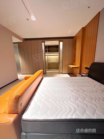 俊发逸天峰5室3厅4卫430㎡南北1950万