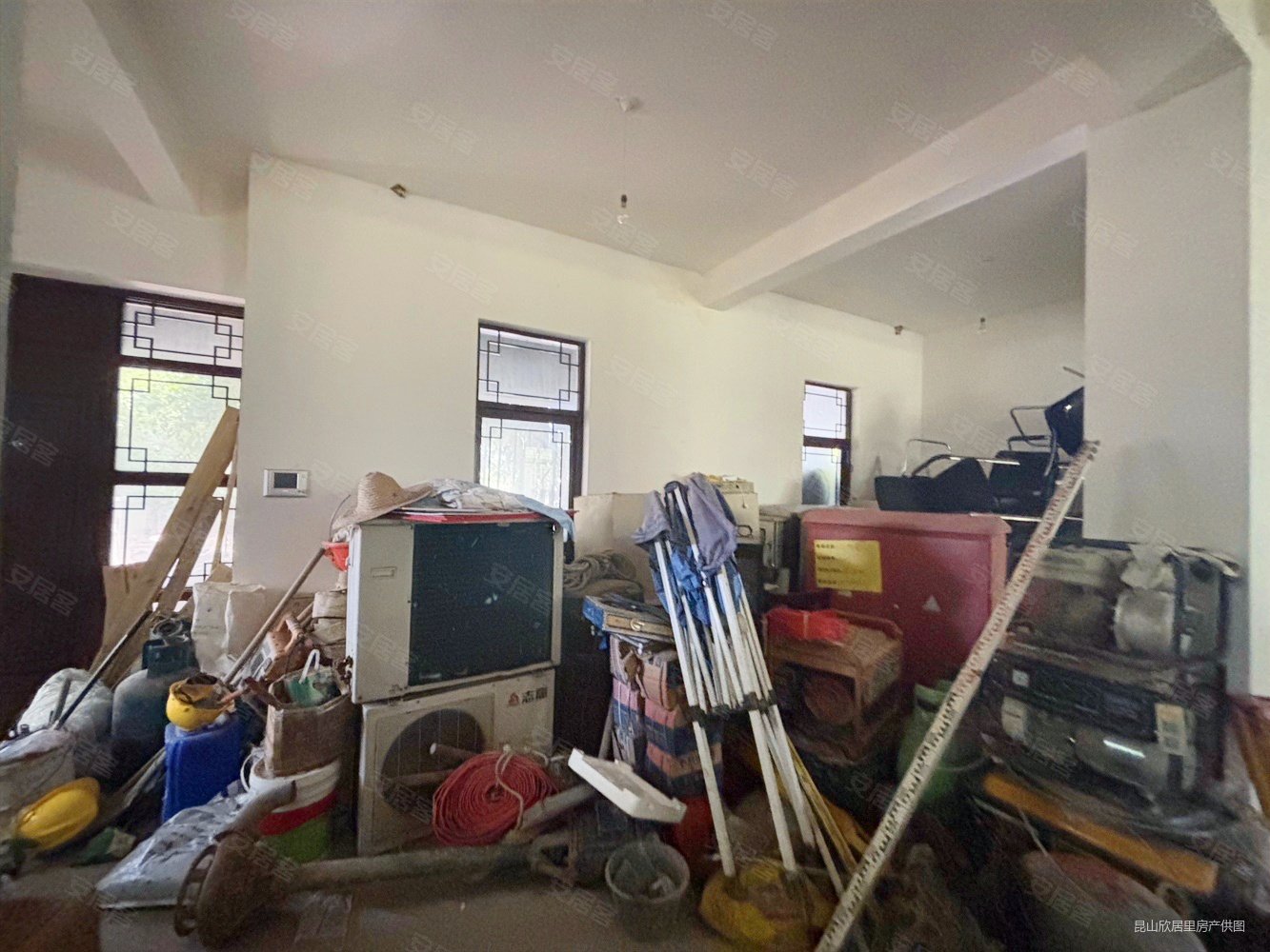 南湖秋月4室2厅4卫258㎡南320万