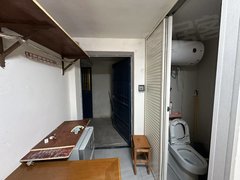 泰兴泰兴市区复兴路一室一厅一卫可短租适合一短期过度合适联系出租房源真实图片