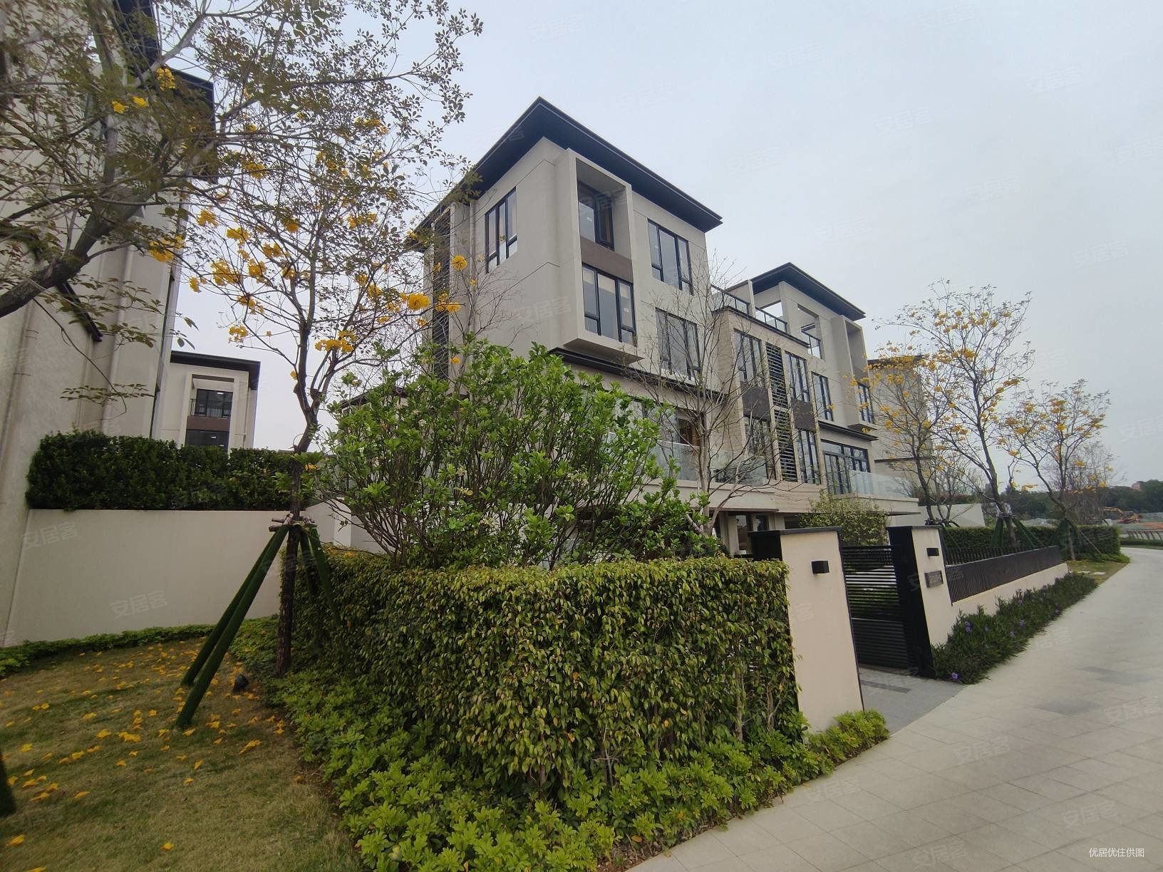 广州房产网>广州二手房>增城二手房>永和二手房>金地香山湖(别墅)>