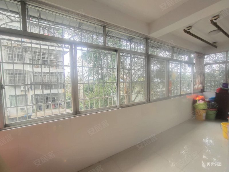 柳南万达旁泽安园46中步梯三楼带柴房有钥匙随时看