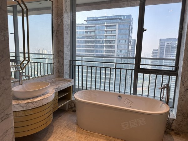 重庆江北寸滩中国铁建西派城1期西派城367平大平层出租 超大客厅 阳台