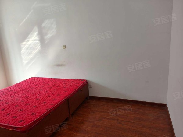 东营东营区东城伟浩御景广场整租!简装伟浩御景三室!家具家电齐全出租房源真实图片