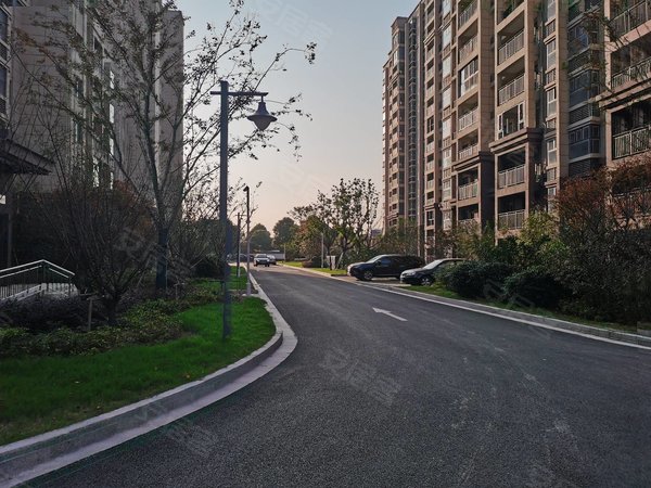 苏州太仓浏河江岸雅居江岸雅居 三室 家电齐全 有密码 价格可商出租