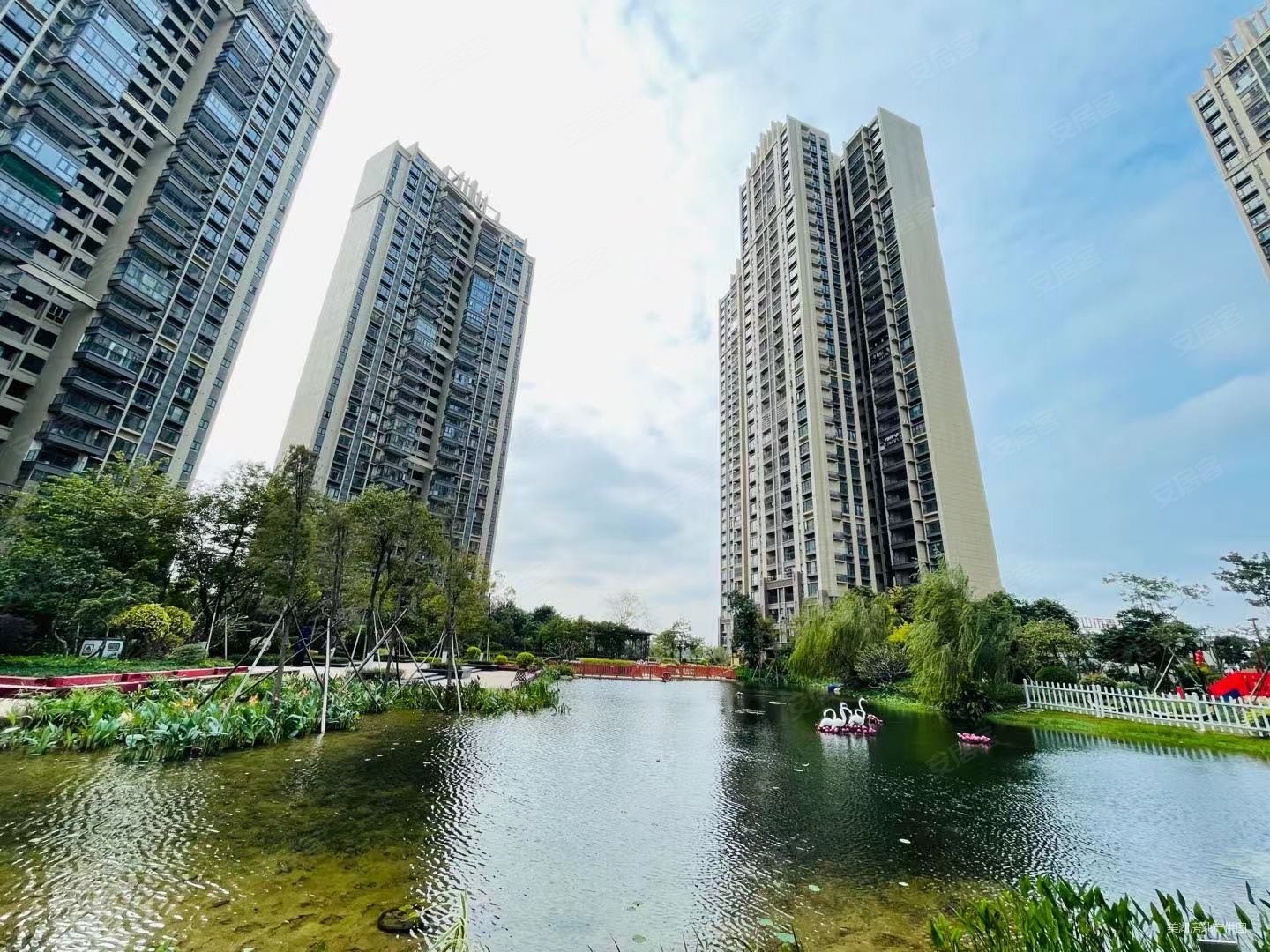 业主全新豪装 美的翰湖苑127方四房 仅售165万 来电即看