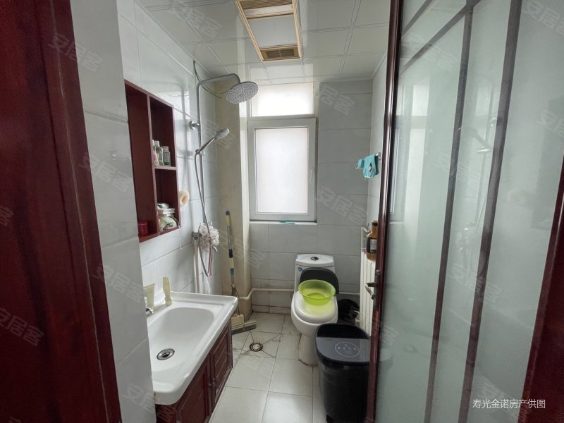 带红木家具,所有家电,两个车位,好户型大三室,差不多就卖,上海公馆