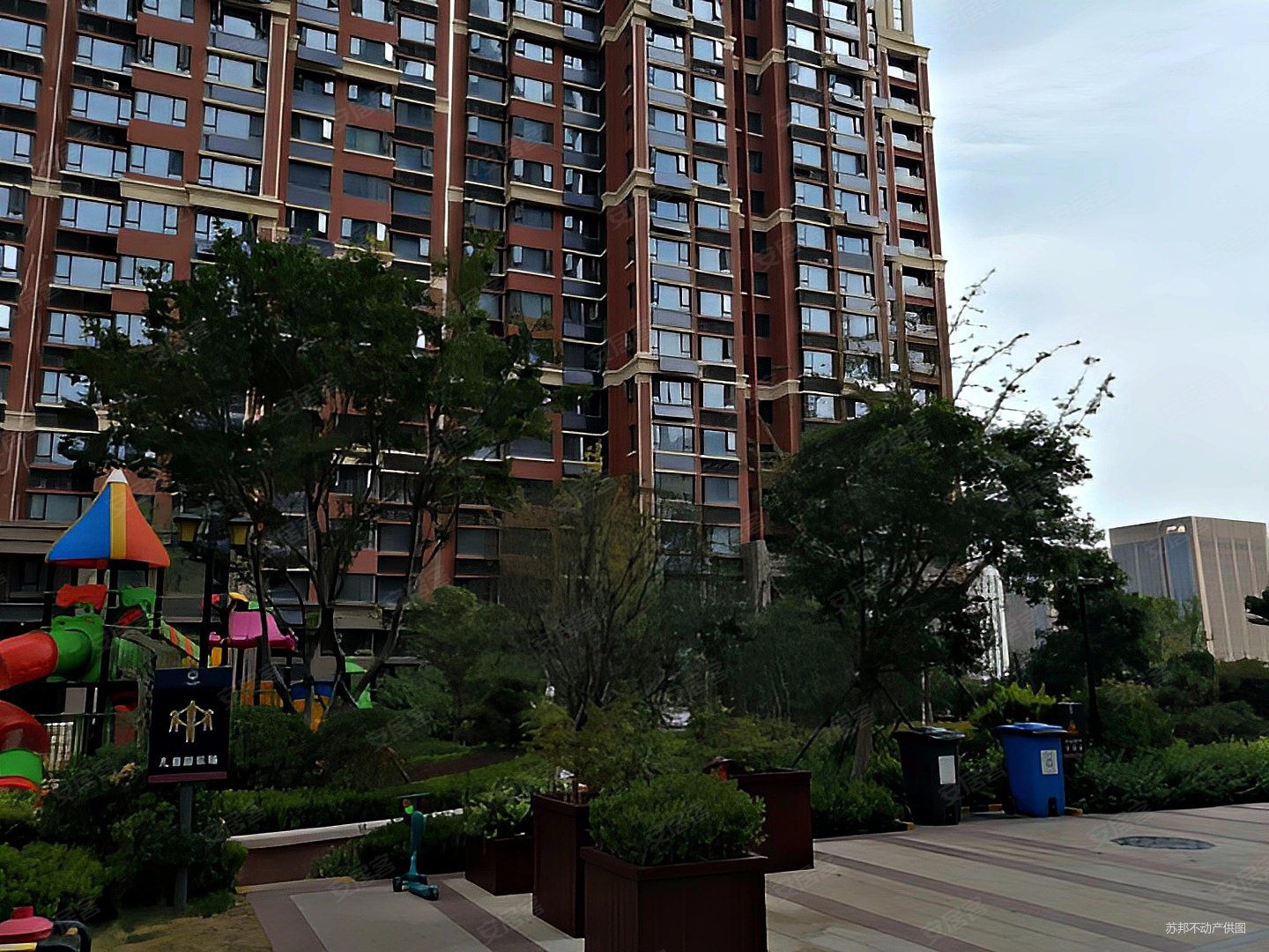 小高层 中高楼层山景视野(带车位地下室)满二 诚心置换,华皓英伦联邦