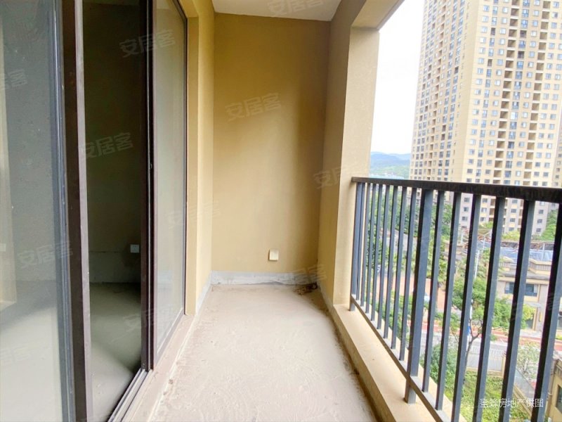 房东急售 大两房 毛坯 可自由发挥,融城昆明湖瑞园(五)二手房,80万,2