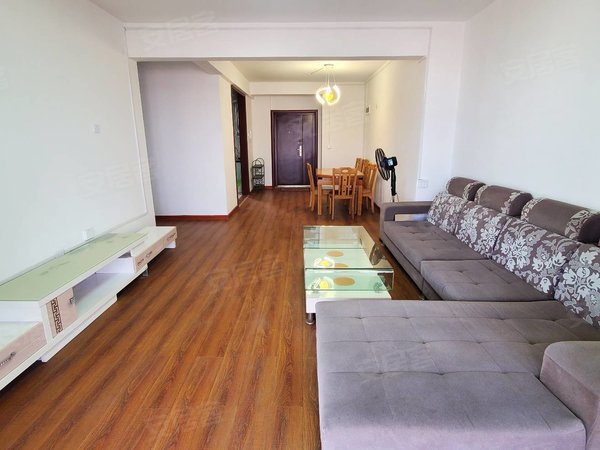 桂林象山中山南路子珑润城八中路口 德天广场  电梯大三房 包物业停车