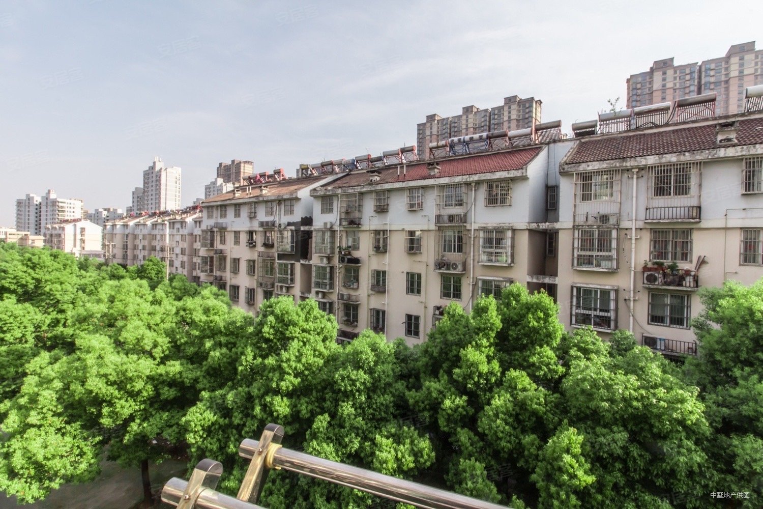 一中对面裕兴家园11665平三室两厅145万豪装