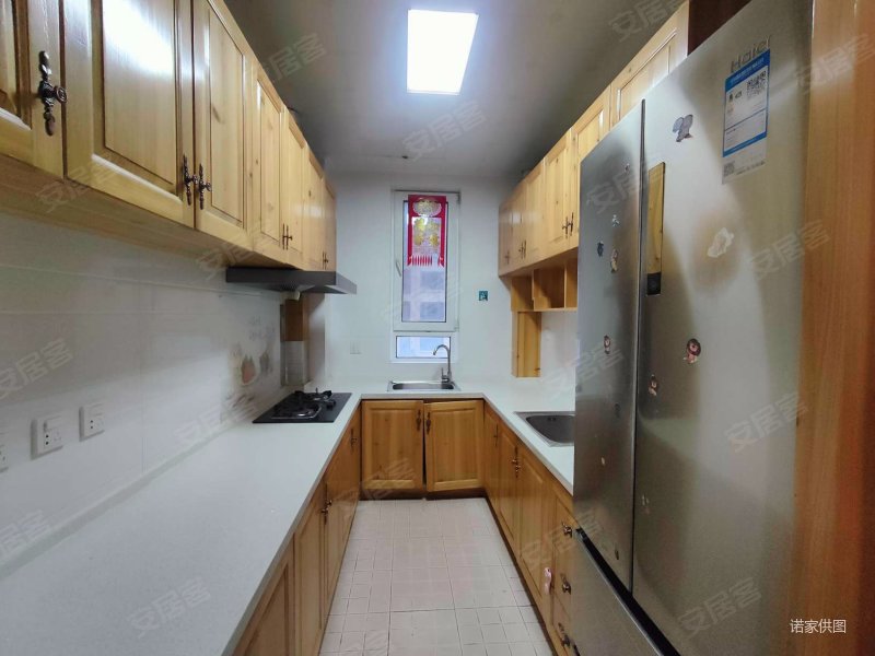 复地湖滨广场 购物方便 南向采光好 近地铁 小区新 出行方便