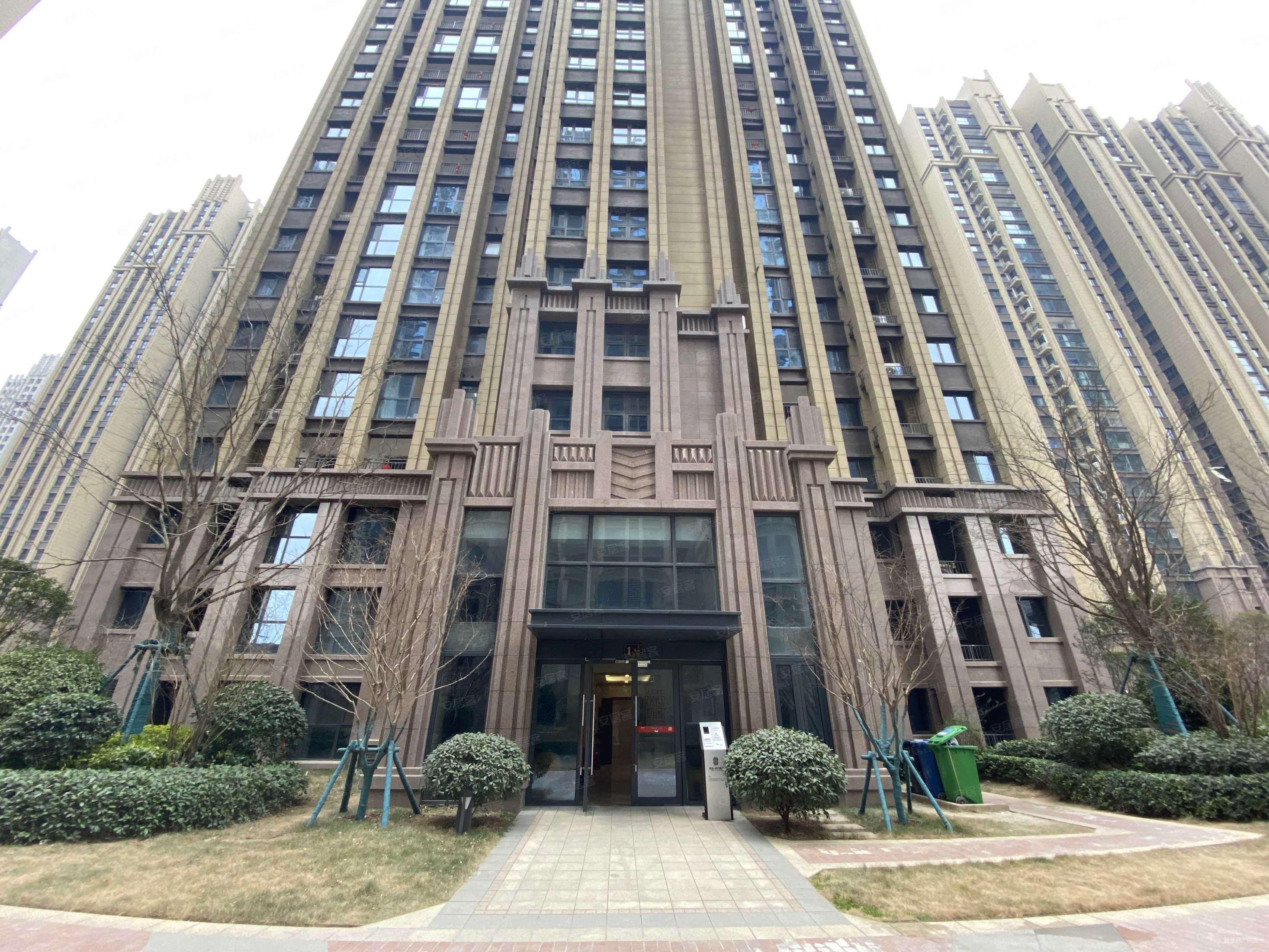 建业贰号城邦3室2厅2卫121㎡南115万