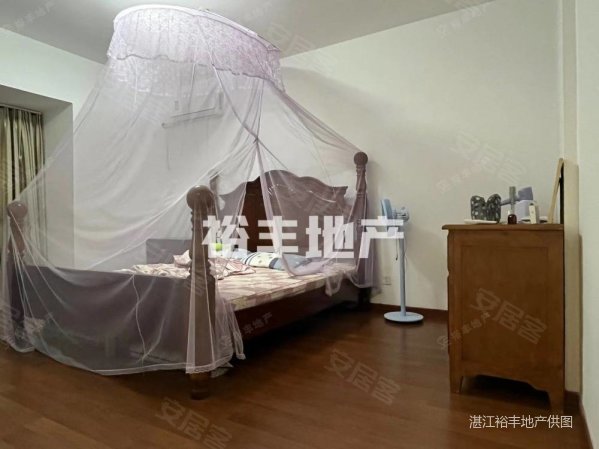 廉江锦绣华景4室2厅2卫134㎡南88.2万