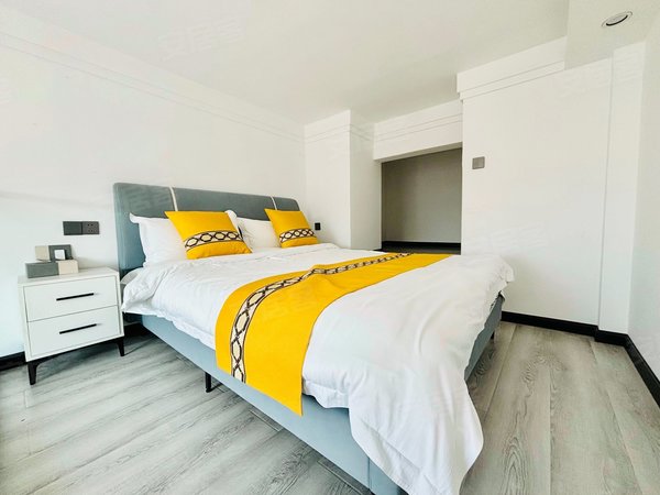 保利天际近海乐世界玫瑰湾清新loft,拎包入住出租房源真实图片