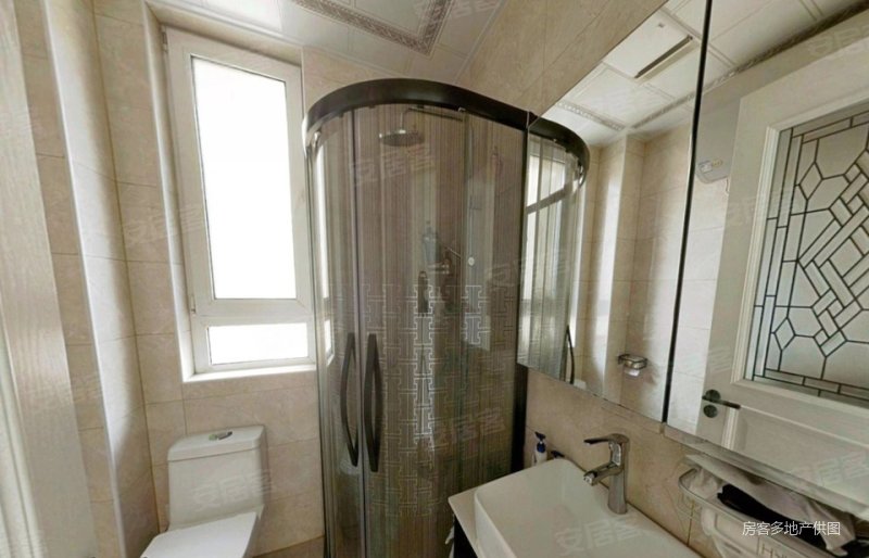 复地湖滨广场 精装4居 电梯洋房 送地库车位 满五  无个税