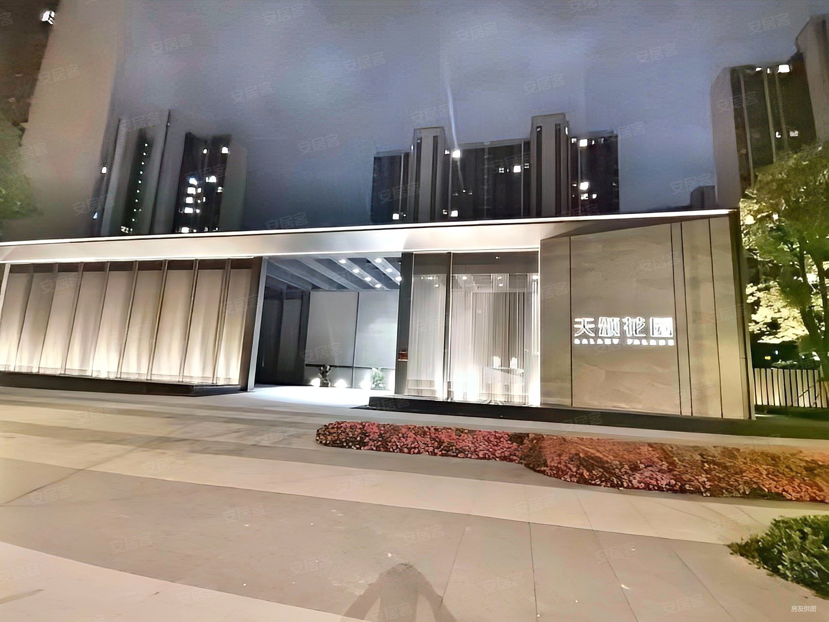 新玄武新城6号线地铁口星河国际次新高档小区4室2厅3卫