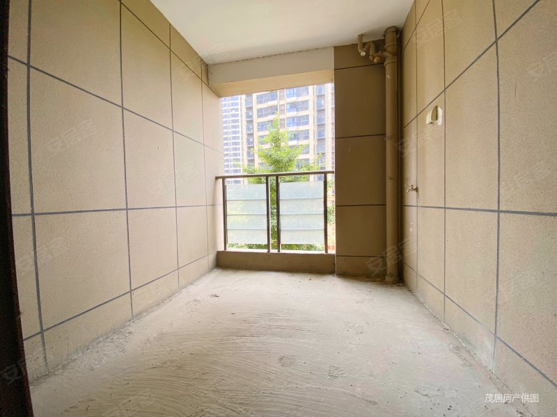 御湖观邸 毛坯三房 临地铁 看房有钥匙 近公园 产权清晰