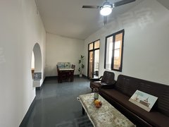 百色右江恒基广场东风路口单位房步梯6楼三房新装修，1300一个月，停车便宜出租房源真实图片