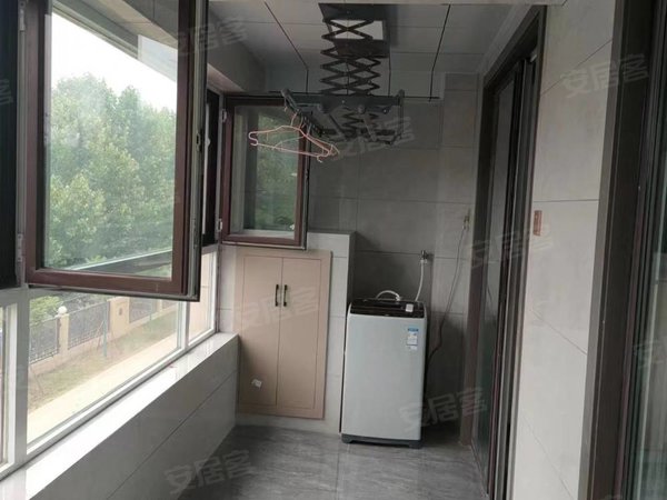 沂南城区第二实验小学儒辰逸品公馆出租逸品公馆电梯洋房3楼151平家具