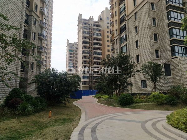 南宁兴宁三塘大都公馆大都公馆精美4房出租,家电配齐,可拎包入住出租