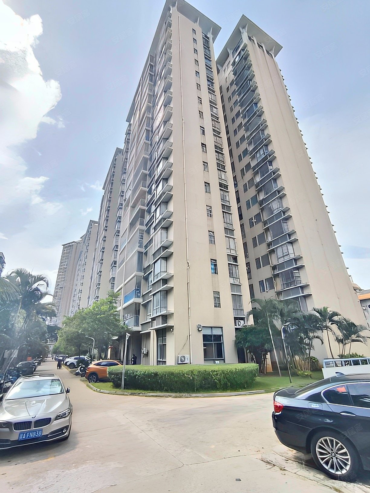 海口市龙华区国贸大润发上邦友谊万利隆花园金海广场精装三房两厅