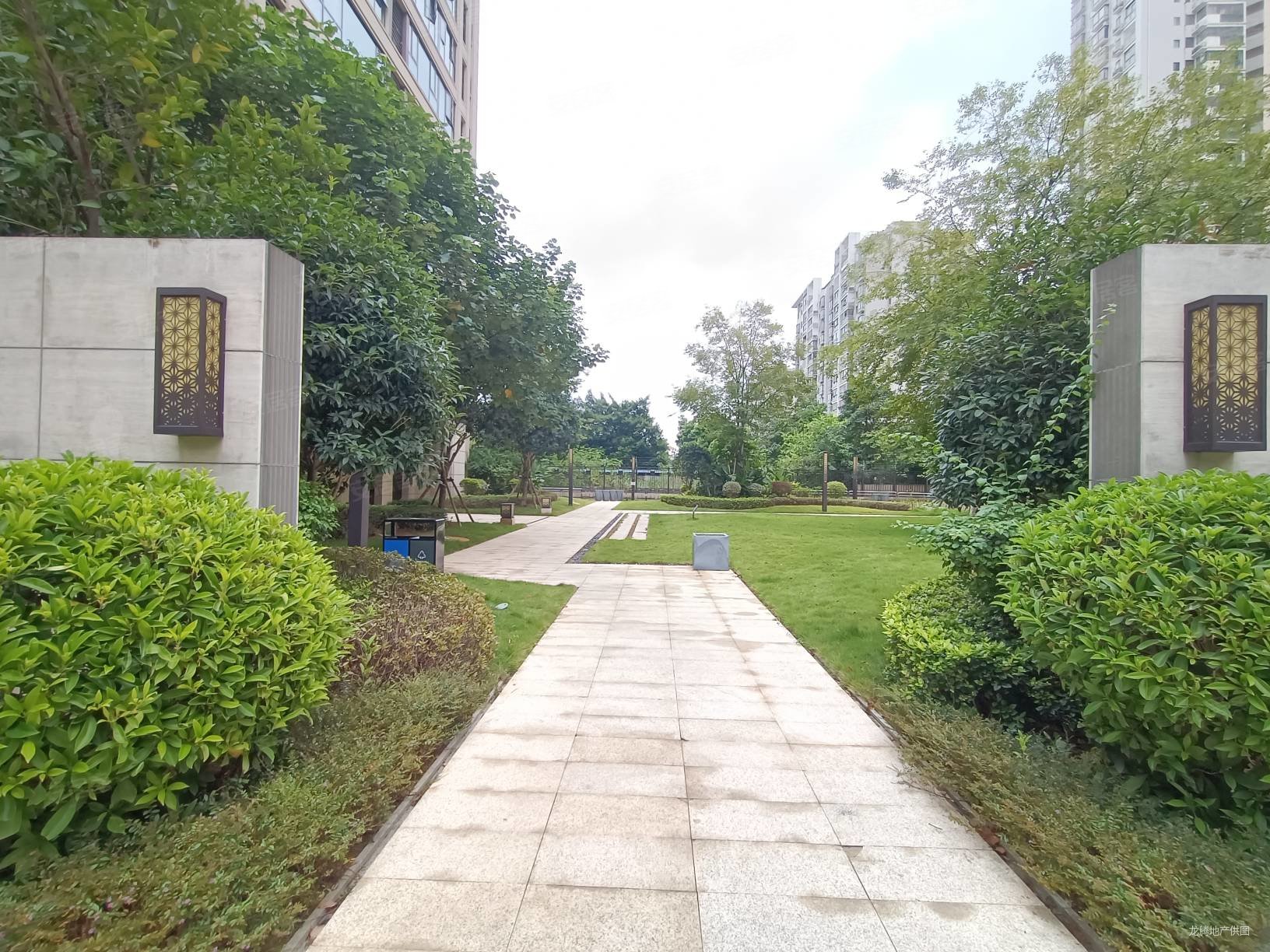 板楼南北通透三阳台赠送大 居住舒适视野美丽 金科天宸