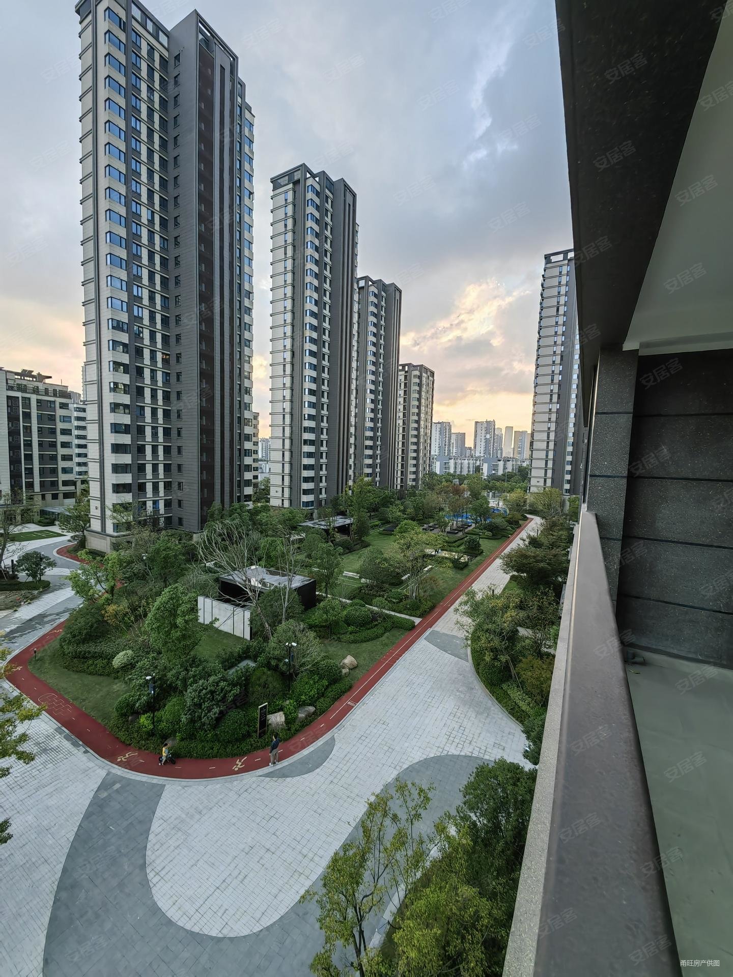 上湖城章(二期)4室2厅2卫139.92㎡南北598万