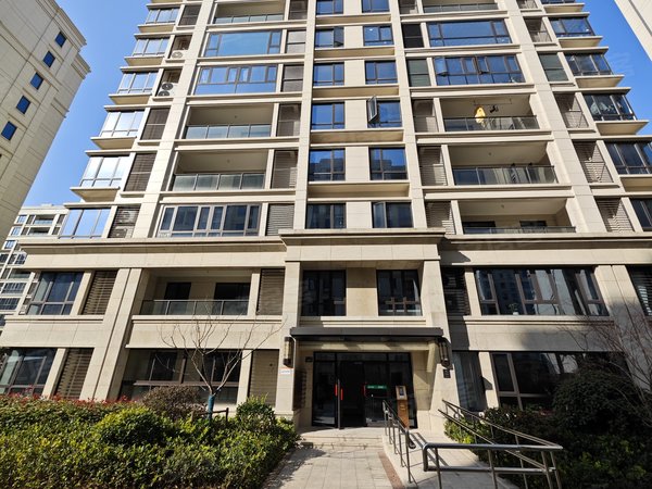 递铺租房,银色港湾1000带独卫单间,看房方便,干净整洁随时入住,安吉县