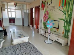 清泉新村中装两室每月租金980米，干净整洁，家具家电基本齐全