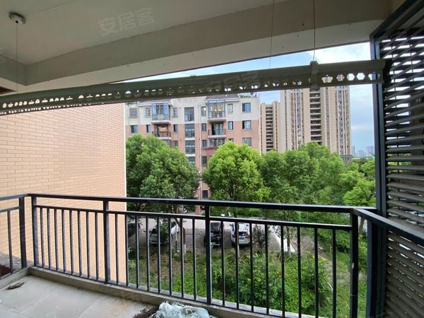 上海奉贤金汇金碧汇虹苑龙湖天街旁 两房天花板  两卫超大空间出租