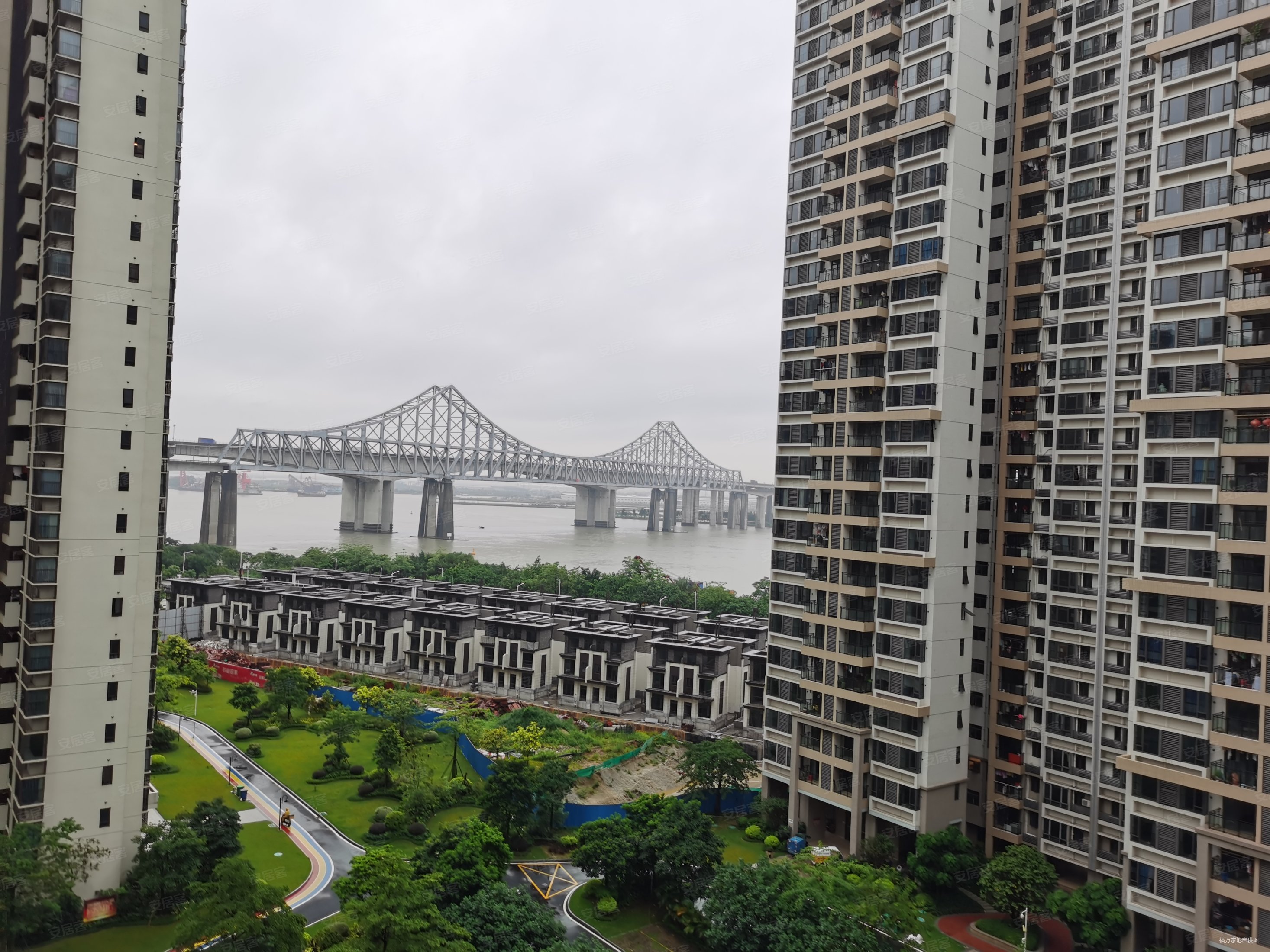 沙田碧桂园 小三居 产权清晰 小区新 装修好 停车方便