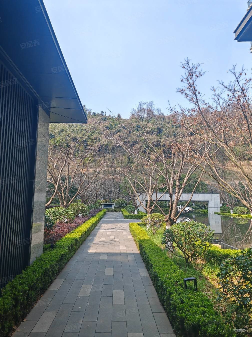 绿城桃源小镇品霞苑(公寓住宅)4室2厅2卫124.37㎡南245万