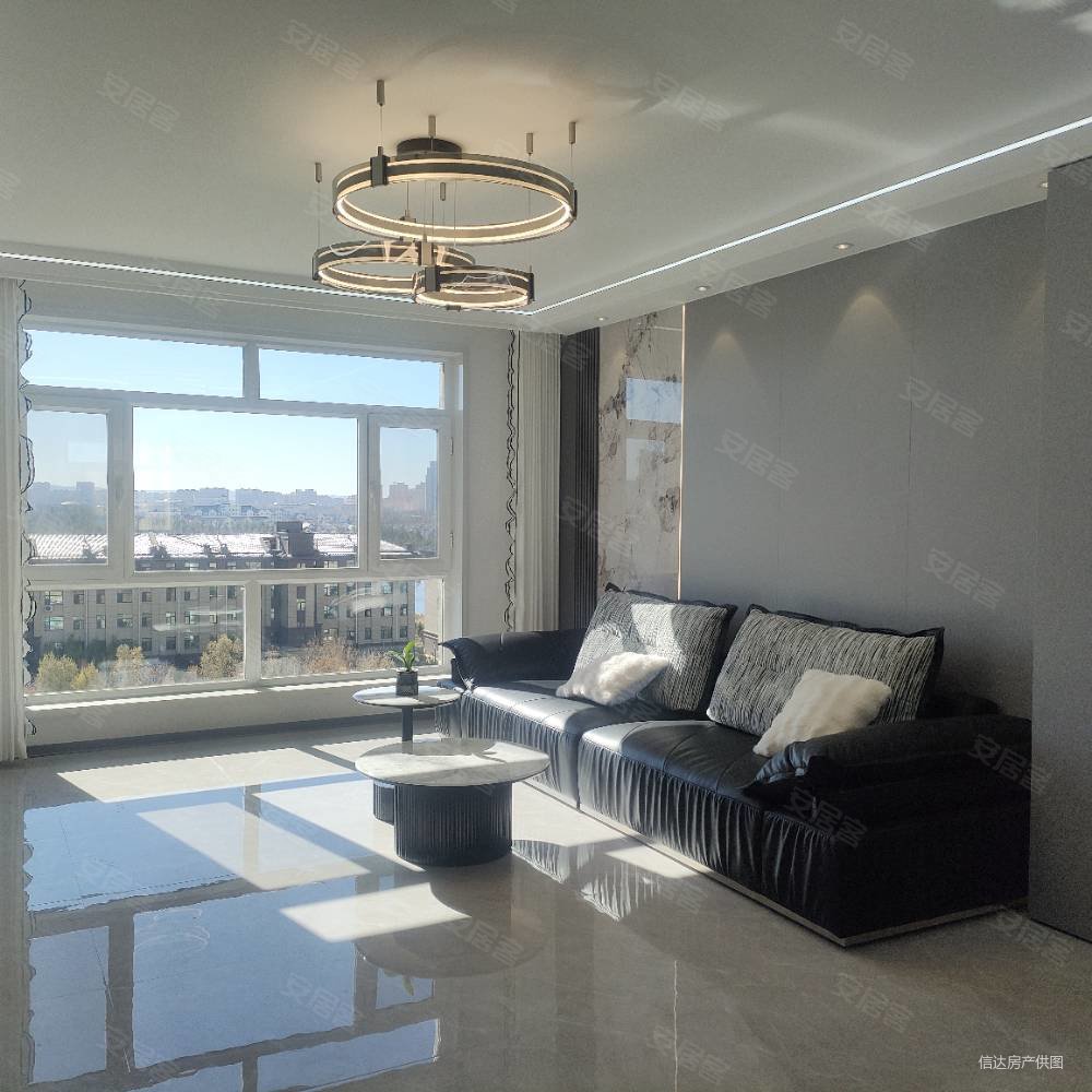 御湖原著3室2厅2卫131㎡南北108万