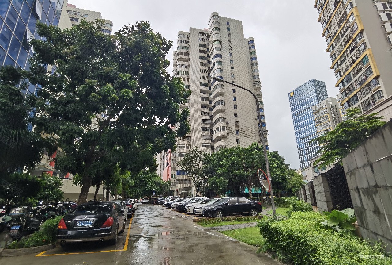 城中城小区3室2厅1卫114㎡南北148万