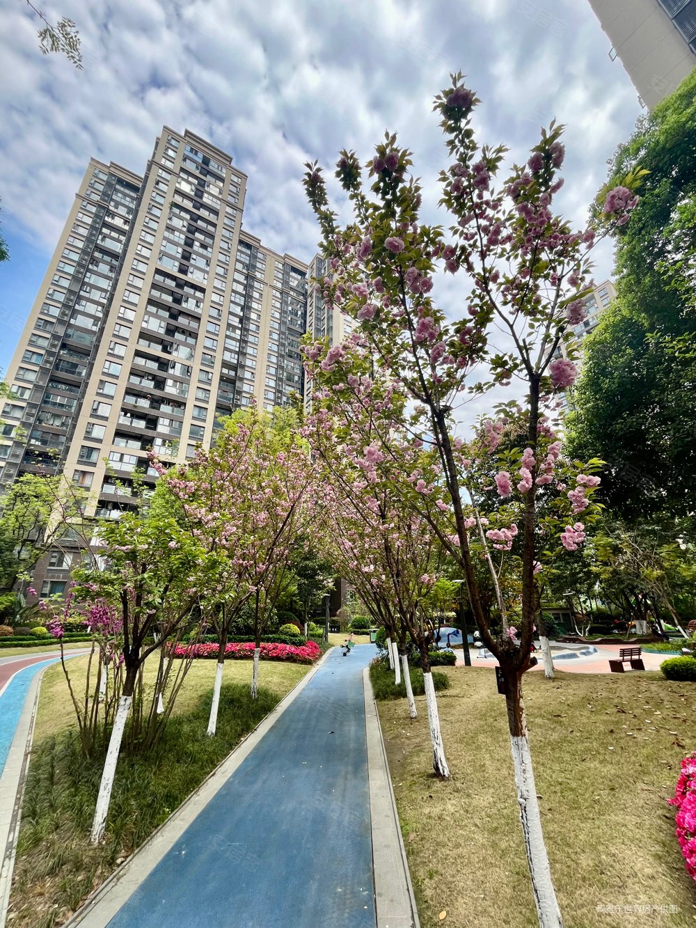 犀浦地铁口 万科理想城三期拎包入住四房出售