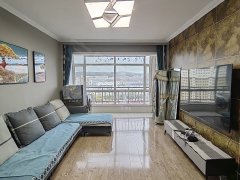 河南明大公寓电梯12楼中间户标准两室家具家电齐全，有空调。