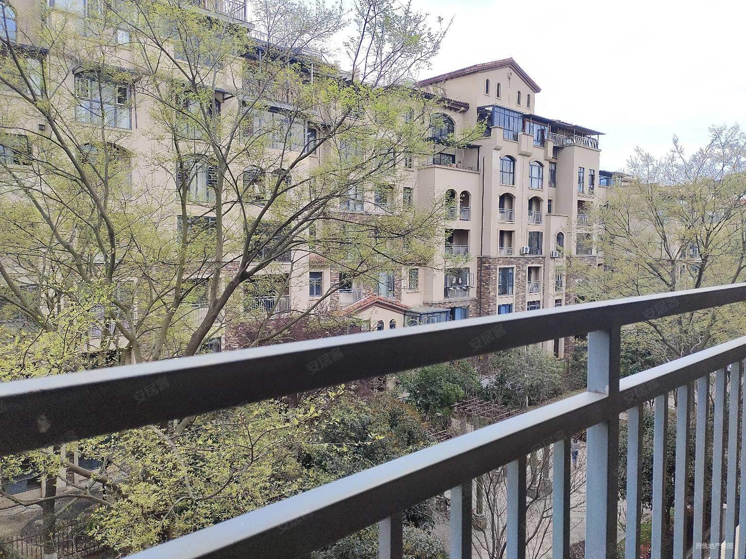 高品质真洋房堤亚纳湾洋房区南北通透毛胚大四房价格美丽