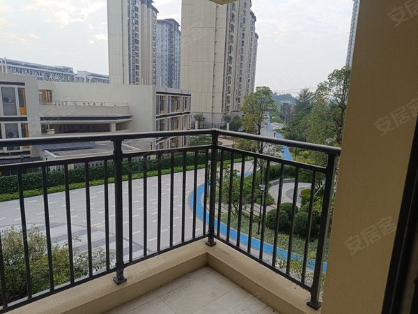 广州增城石滩敏捷东樾府敏捷东樾府 4室2厅2卫 南北看花园 96平  近