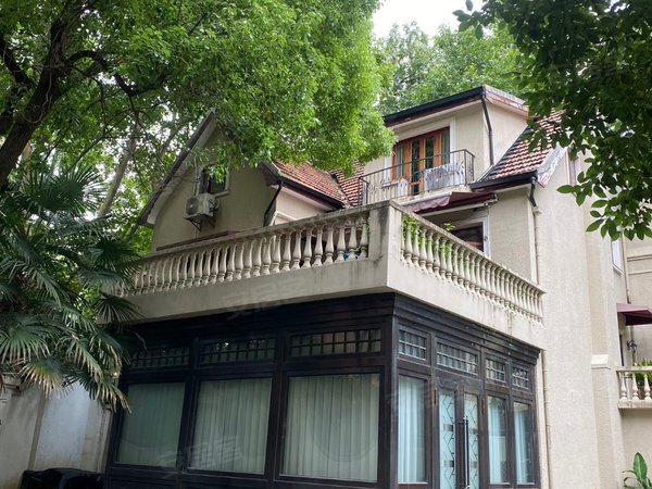 上海徐汇衡山路长乐路1121弄小区徐汇区长乐路沿街独栋老洋房 近镇宁